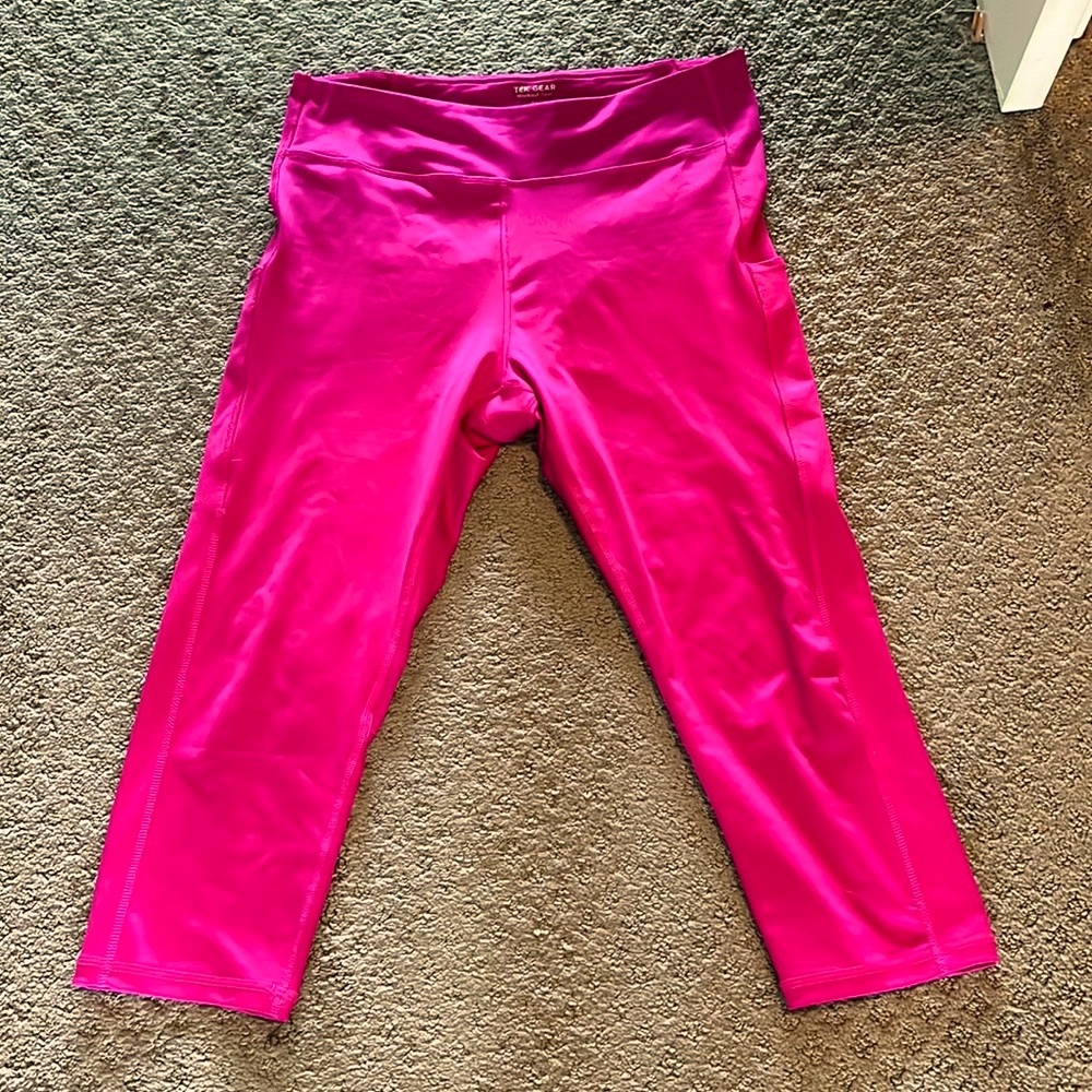 Tek Gear athletic pants size XL. pre owned worn twice. Two side pockets.